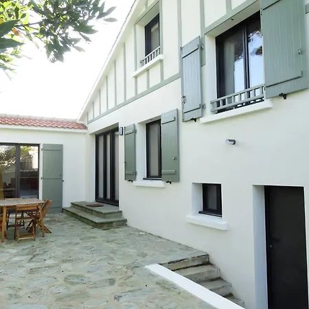 Catamaran - A Boisvinet, Grande Maison Familiale Type Basque Pour 7 Pers Holiday home Saint-Gilles-Croix-de-Vie